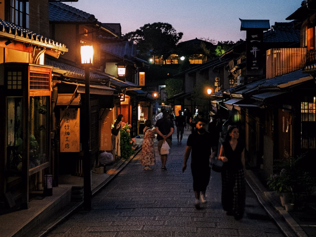 Kyoto: Where to Stay, What to Skip, and Why I Prefer 白川 Over 鸭川 2 Kyoto: Where to Stay, What to Skip, and Why I Prefer 白川 Over 鸭川 1