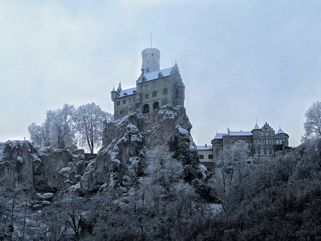 Schloss Lichtenstein: A Castle Perched on a Cliff 43