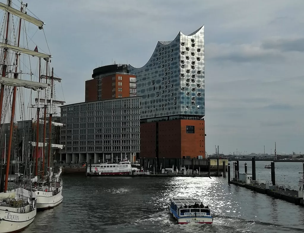 Hamburg’s Highlights: From Historic Rathaus to Modern Elbphilharmonie 15