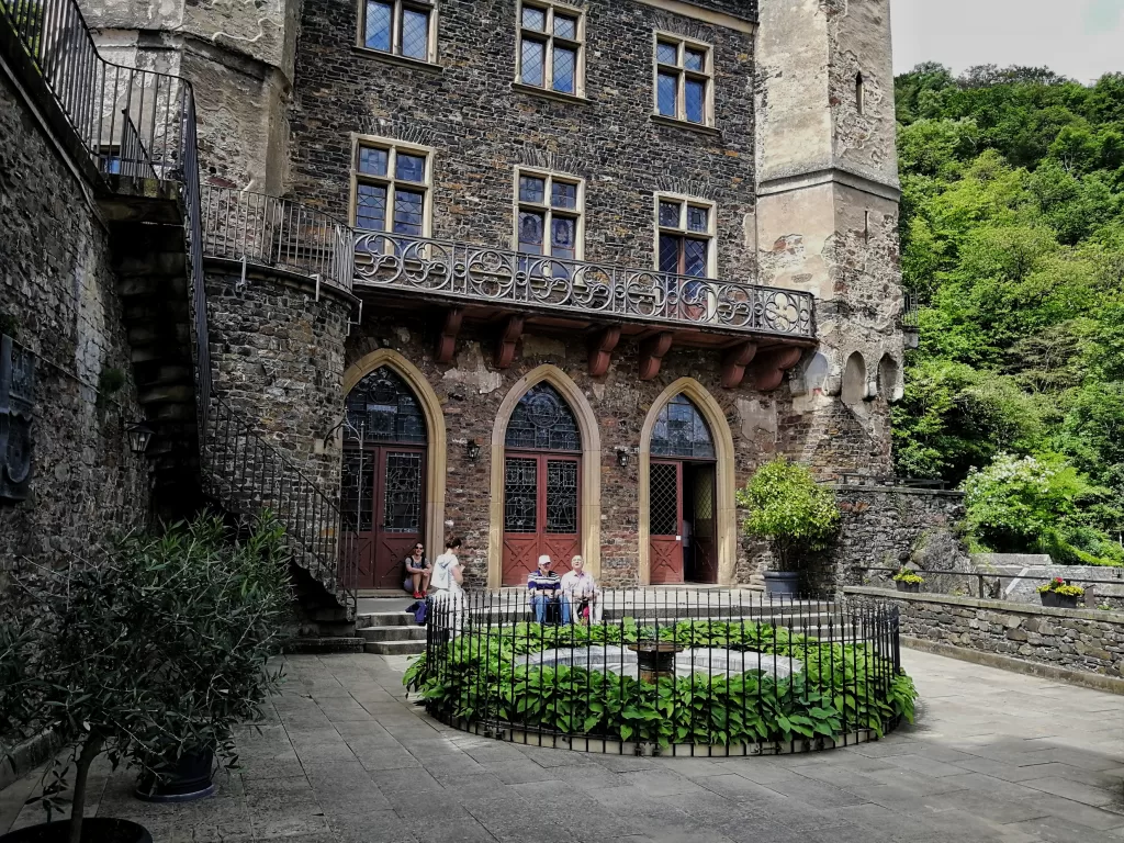 Exploring the Historic Elegance of Burg Rheinstein 27