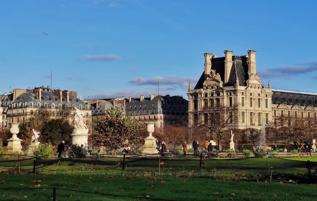 The Dual Faces of Paris: Captivating Beauty and Urban Struggles 7