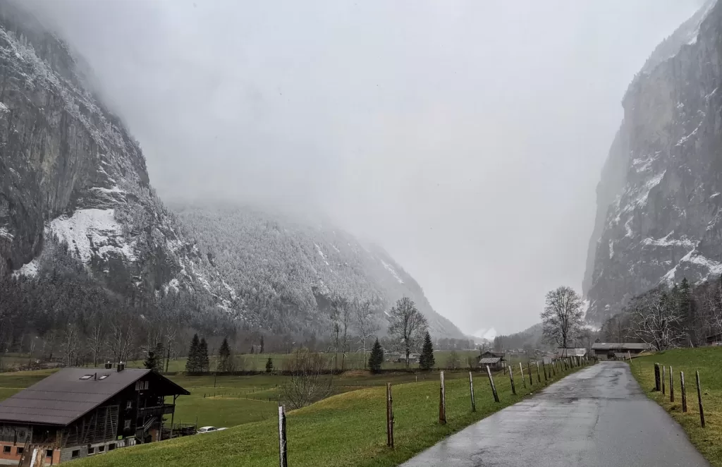 Jungfrau Region: Alpine Wonders Between Lakes and Peaks 23