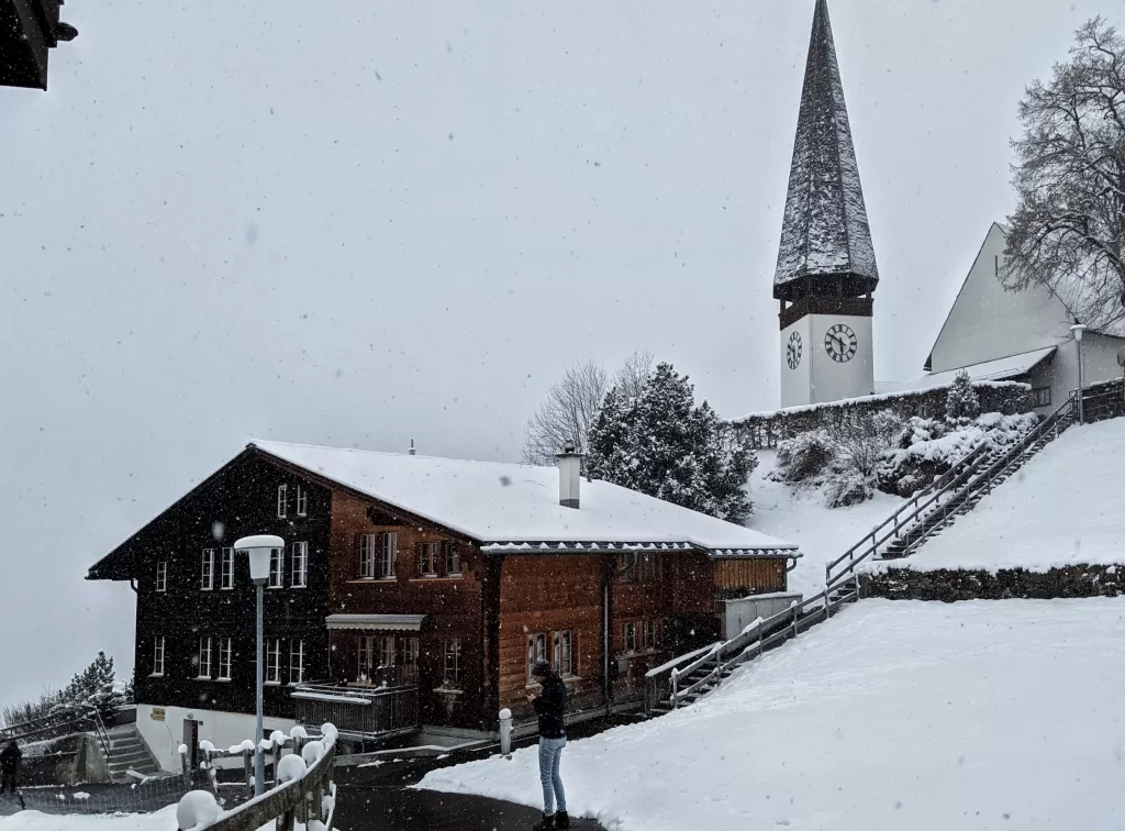 Jungfrau Region: Alpine Wonders Between Lakes and Peaks 35