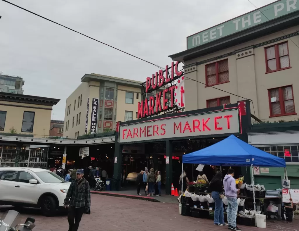 Seattle’s Best: Parks, Markets, and Scenic Views 19