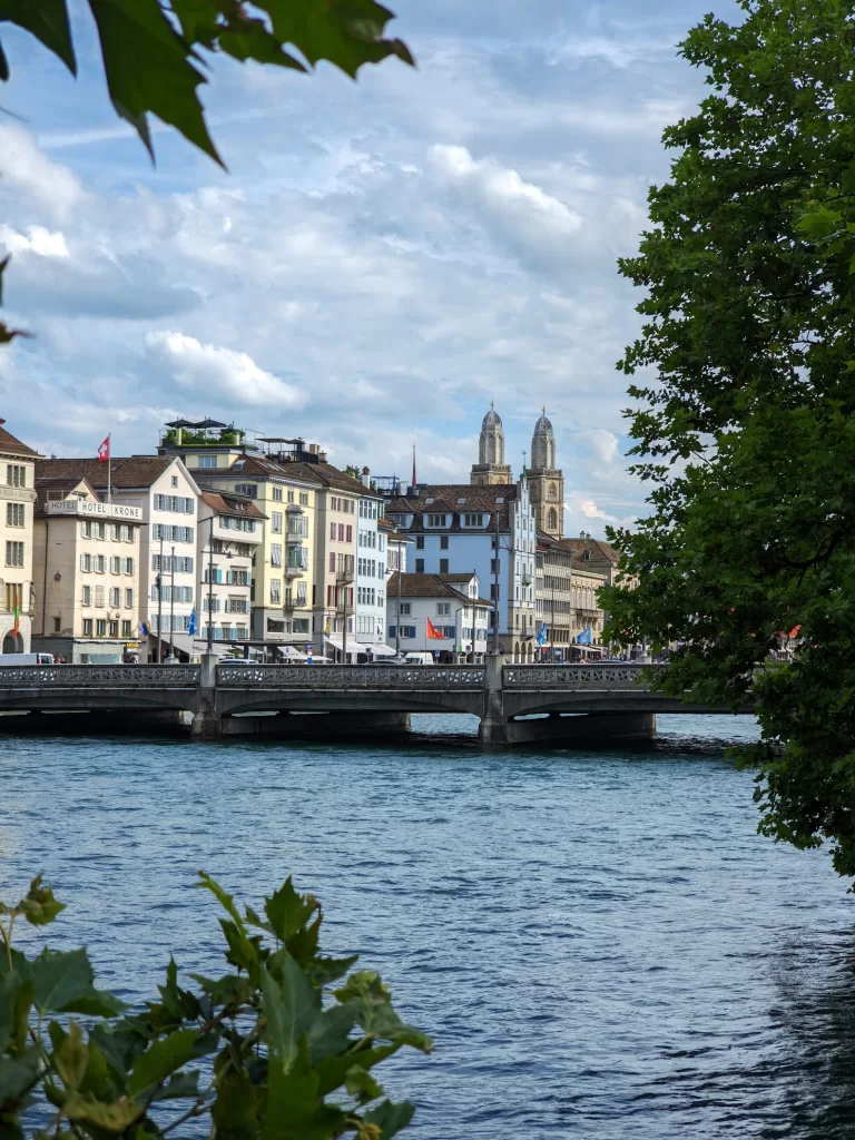 Zürich in a Day: Highlights of the Altstadt and Scenic Rivers 7