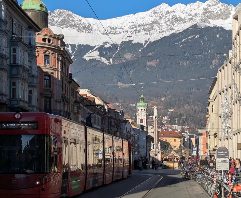 Between Mountains and Fairytales: A Winter Day in Innsbruck 3