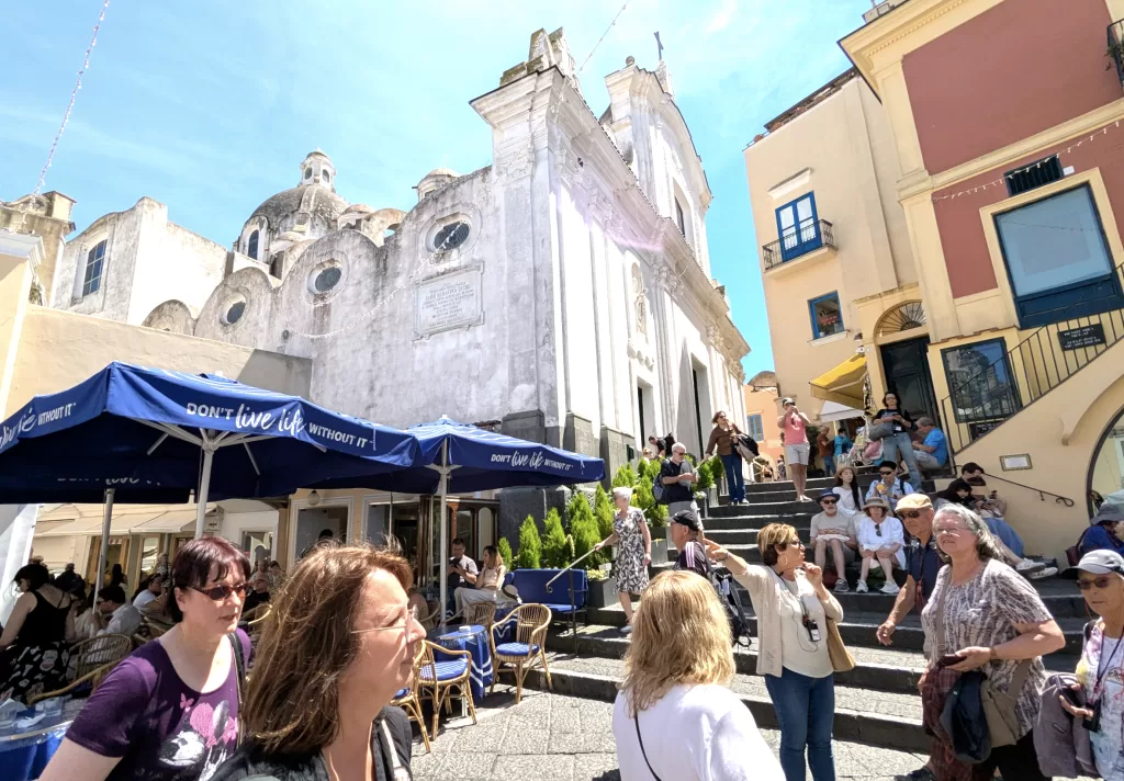 Mediterranean Dreams and Tourist Schemes: My Day in Capri 29