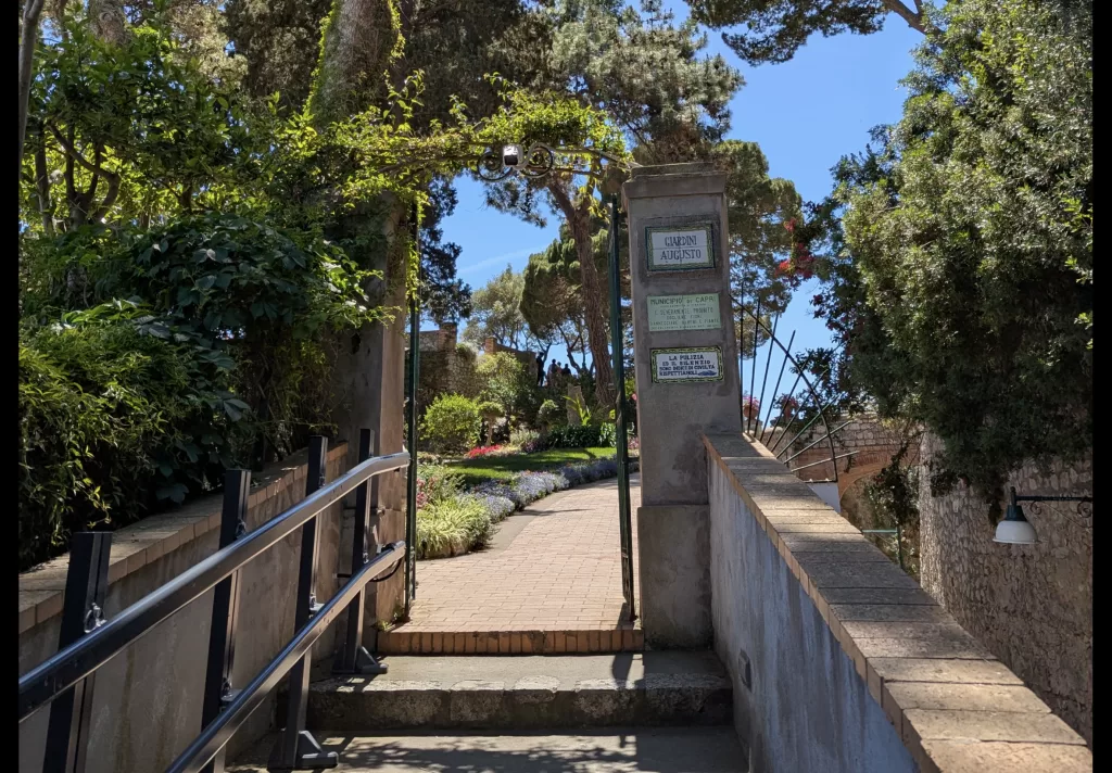 Mediterranean Dreams and Tourist Schemes: My Day in Capri 41