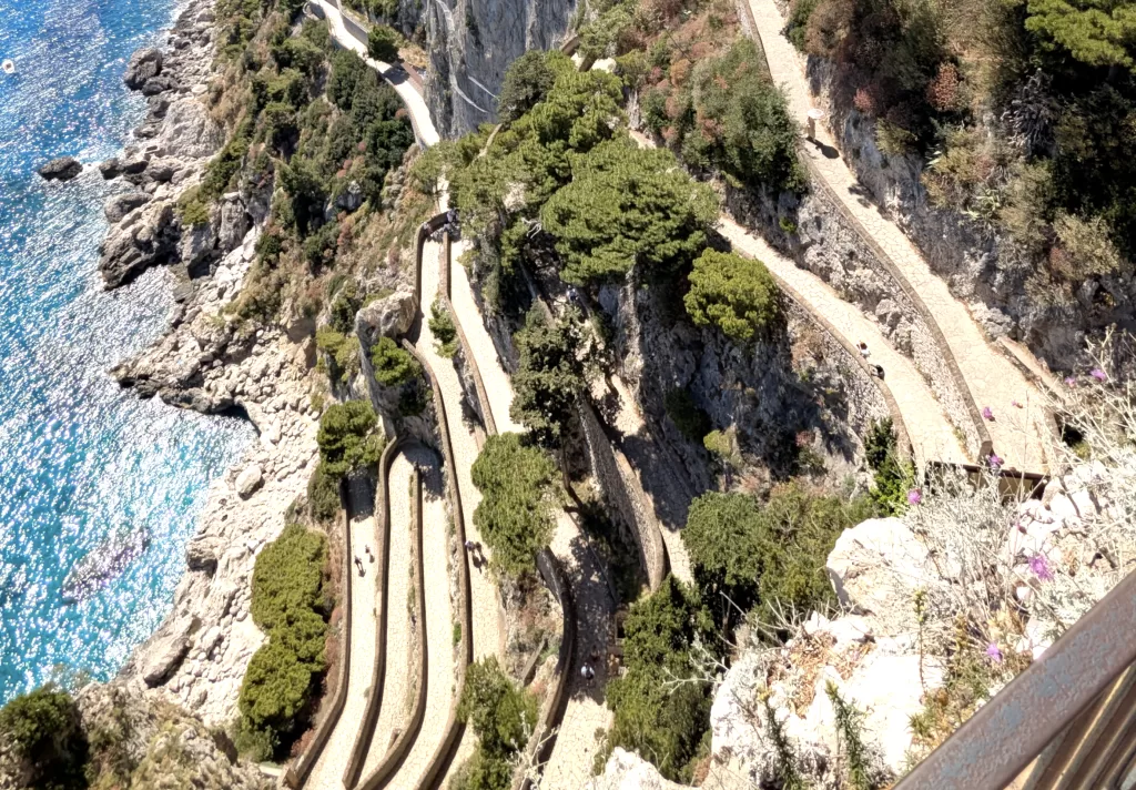 Mediterranean Dreams and Tourist Schemes: My Day in Capri 37